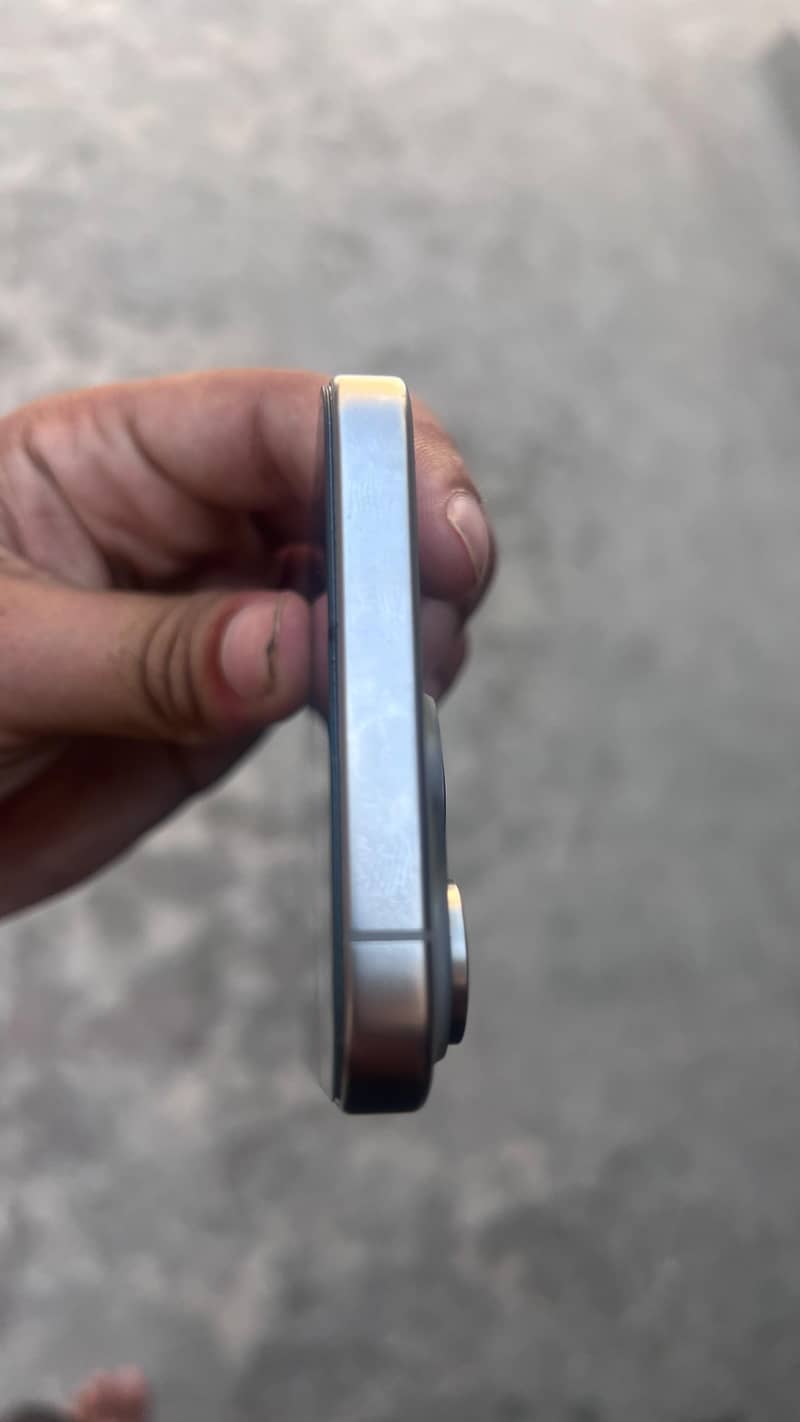 Apple iPhone 15 Pro Max 3