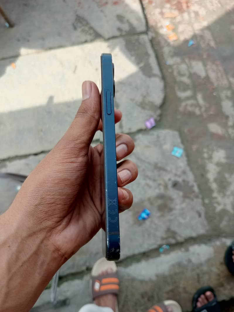 Apple iPhone 12 2
