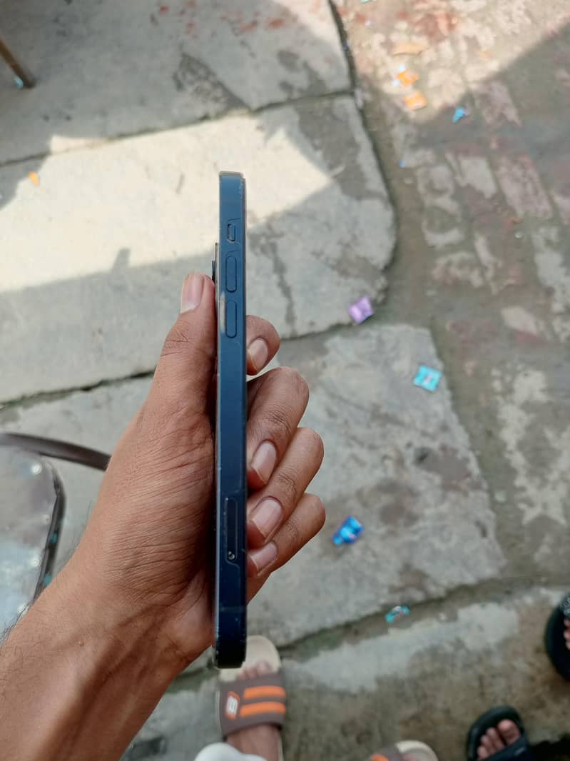 Apple iPhone 12 3