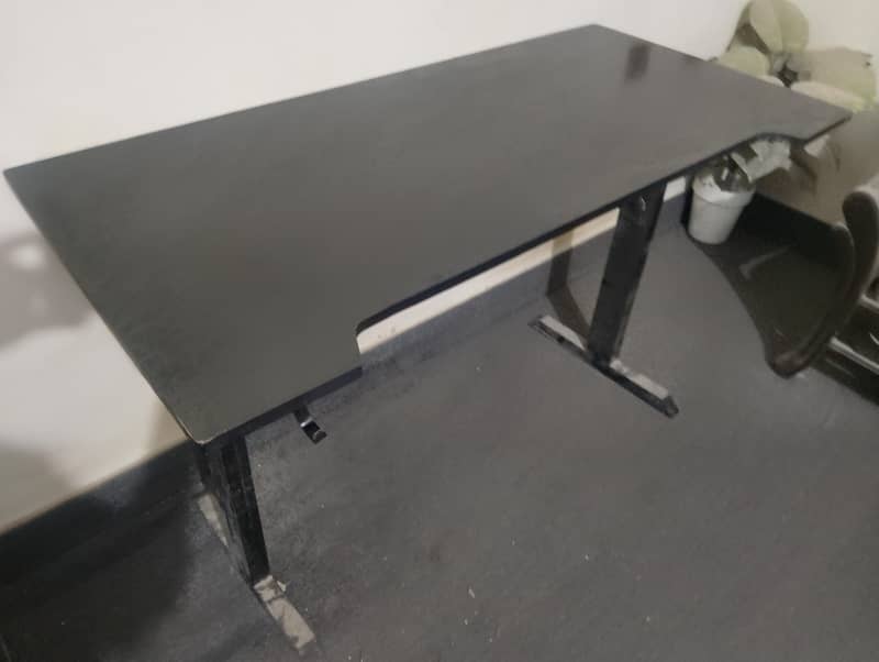 Gaming computer table like new 0