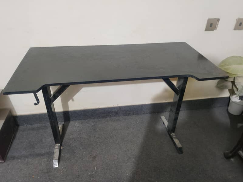 Gaming computer table like new 1