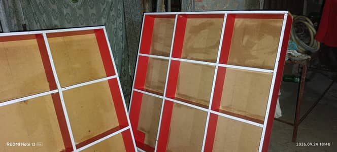 2 almaris red collors