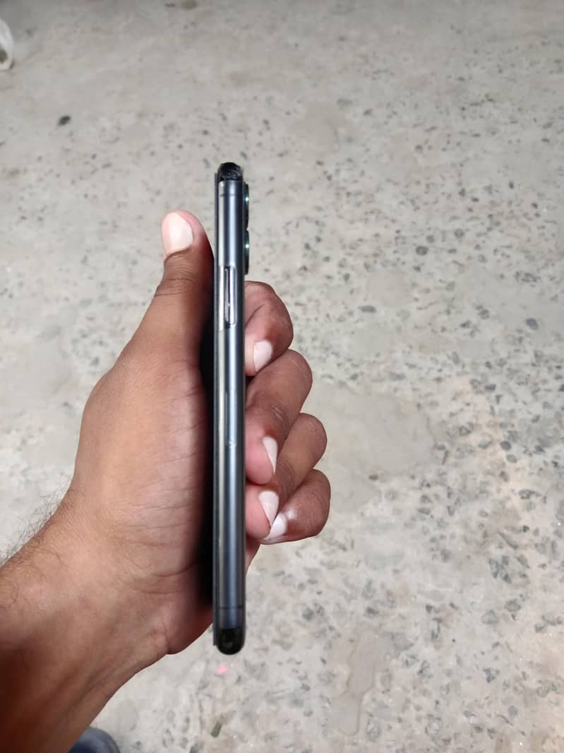 Apple iPhone 11 Pro 2