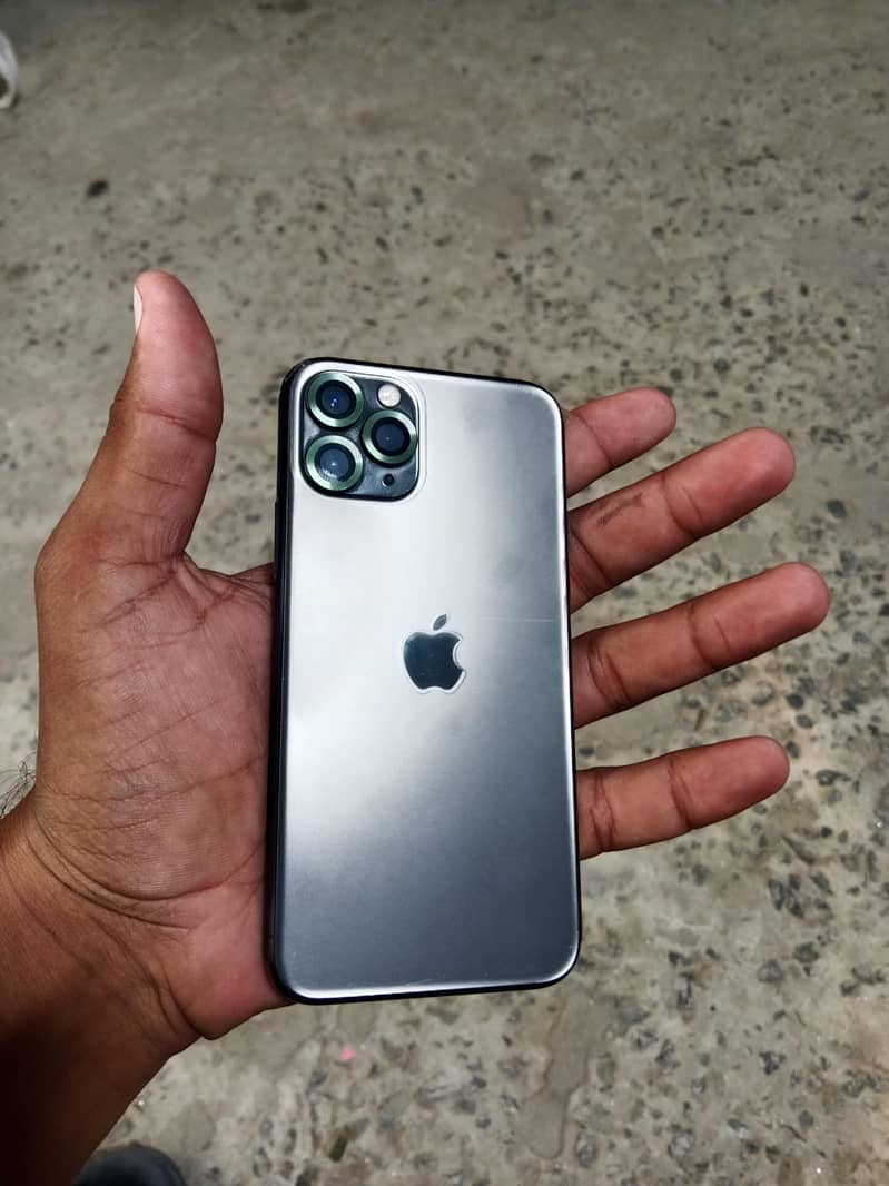 Apple iPhone 11 Pro 4