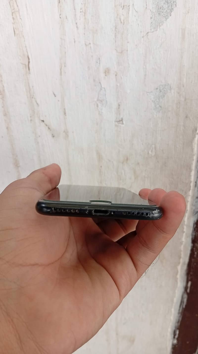 Apple iPhone 7 3