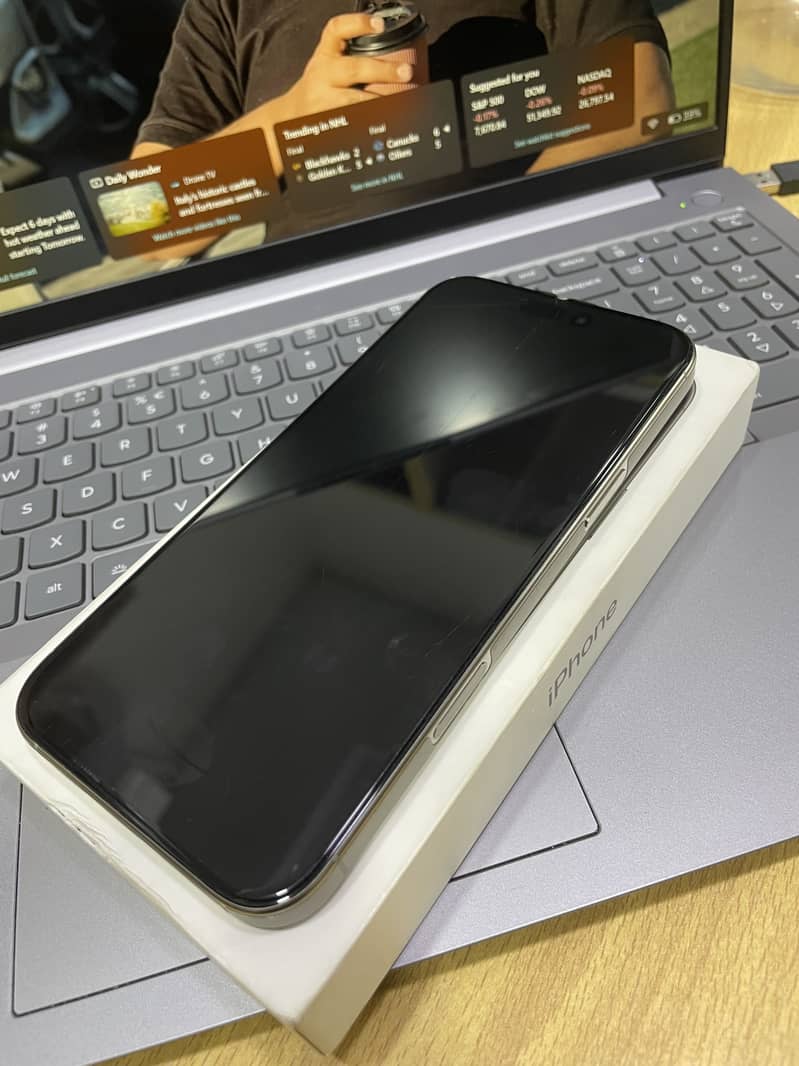 Apple iPhone 16 Pro Max 0