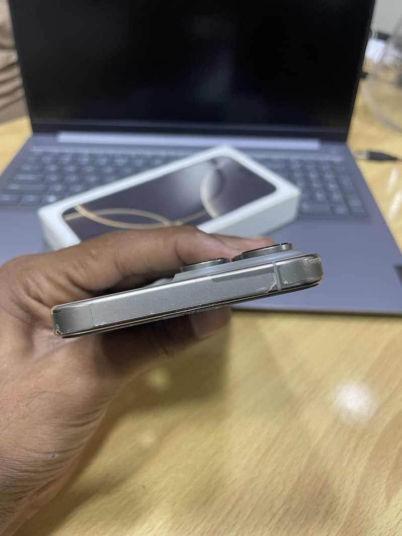 Apple iPhone 16 Pro Max 6