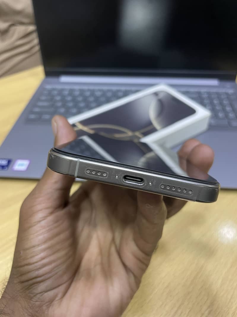 Apple iPhone 16 Pro Max 7