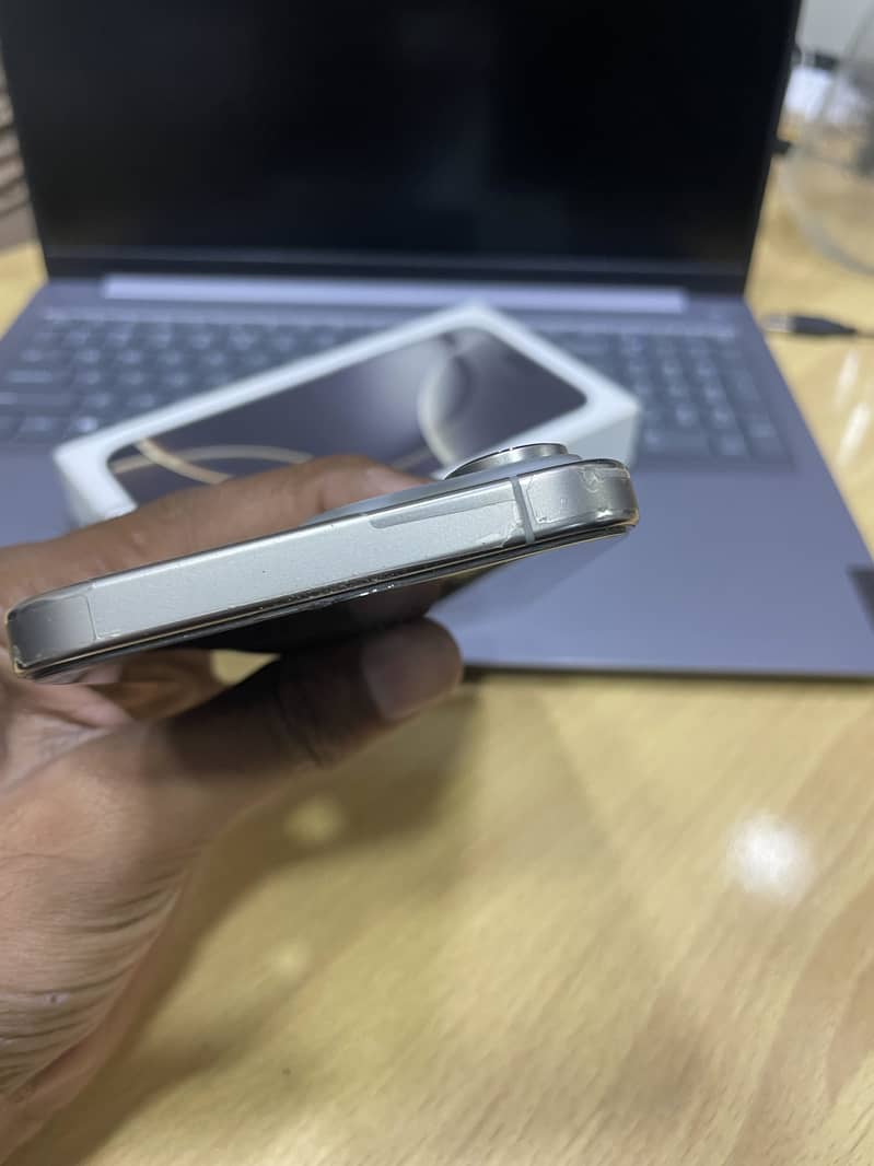 Apple iPhone 16 Pro Max 8