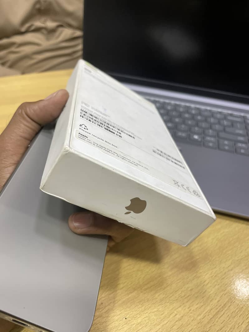 Apple iPhone 16 Pro Max 10