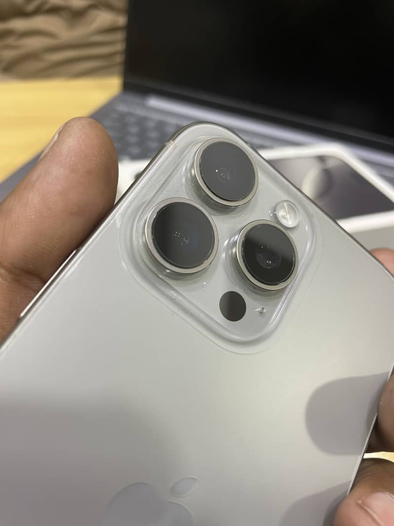 Apple iPhone 16 Pro Max 11
