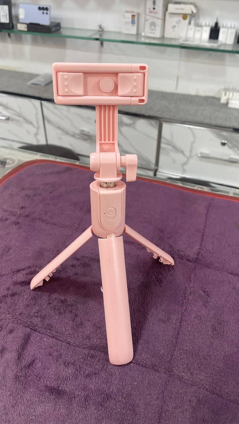 Bluetooth selfie stick 2