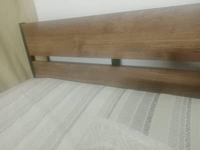 Interwood kind size bed and dresser with mirror without side tables