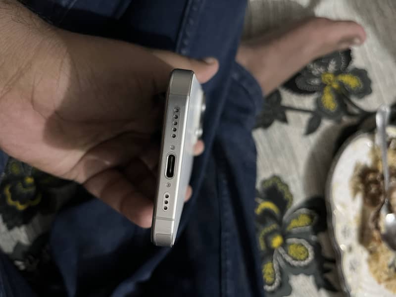 Apple iPhone 15 Pro 2