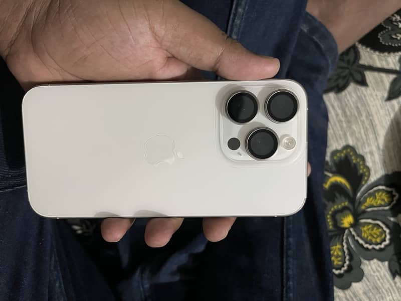 Apple iPhone 15 Pro 3