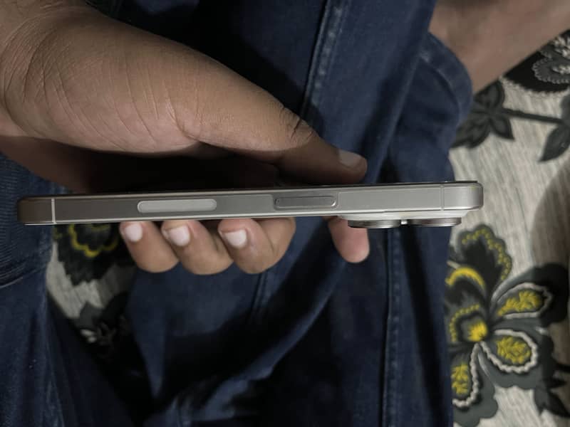 Apple iPhone 15 Pro 4