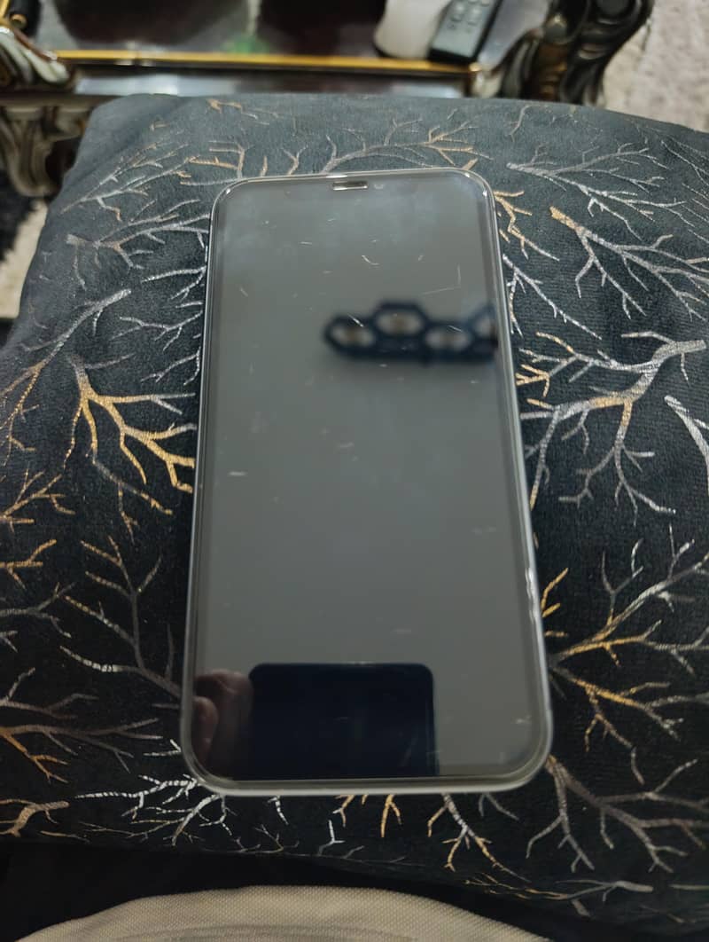 Apple iPhone 11 3