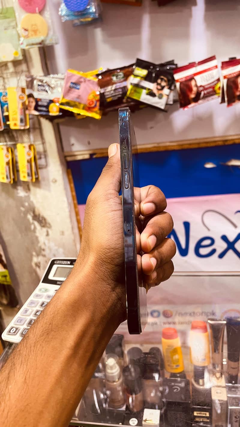Apple iPhone 12 Pro Max 4