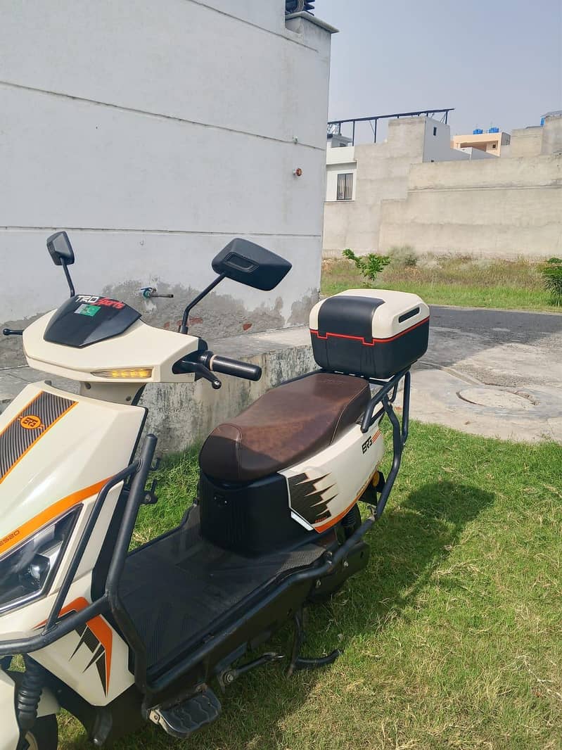 charging scooti 1