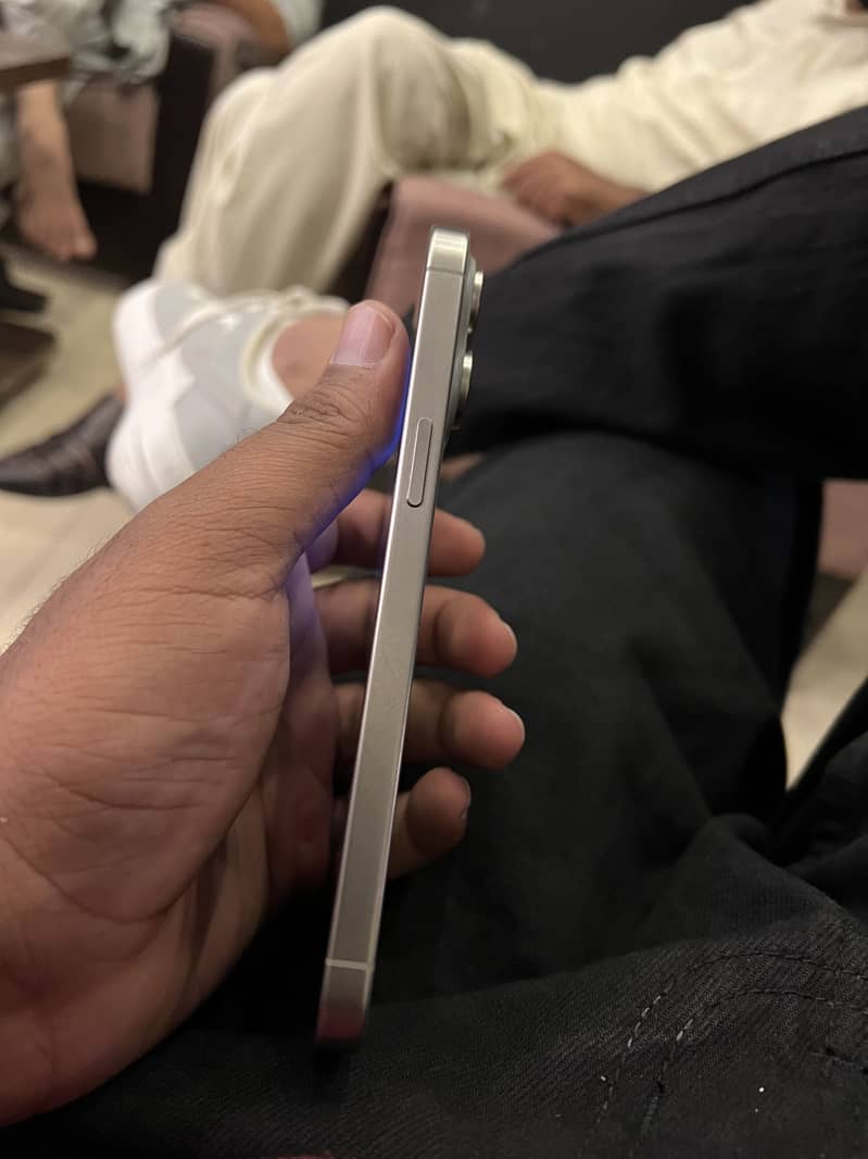 Apple iPhone 15 Pro Max 2