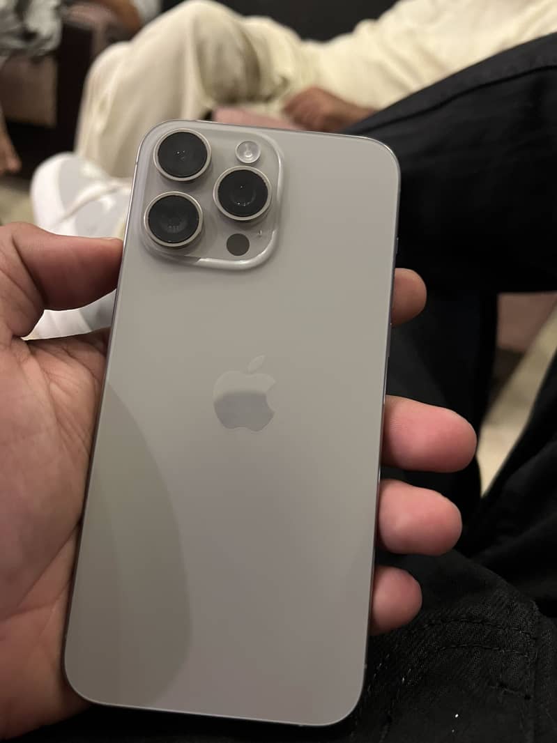 Apple iPhone 15 Pro Max 3