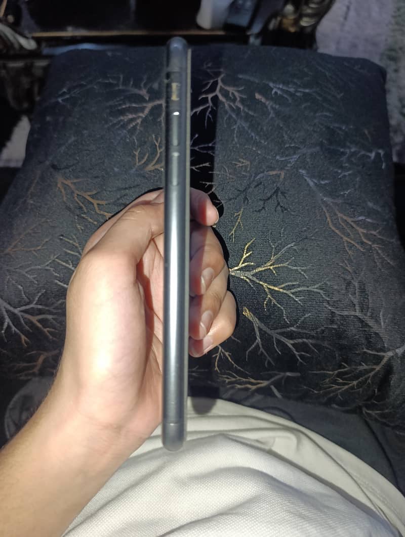Apple iPhone 11 7