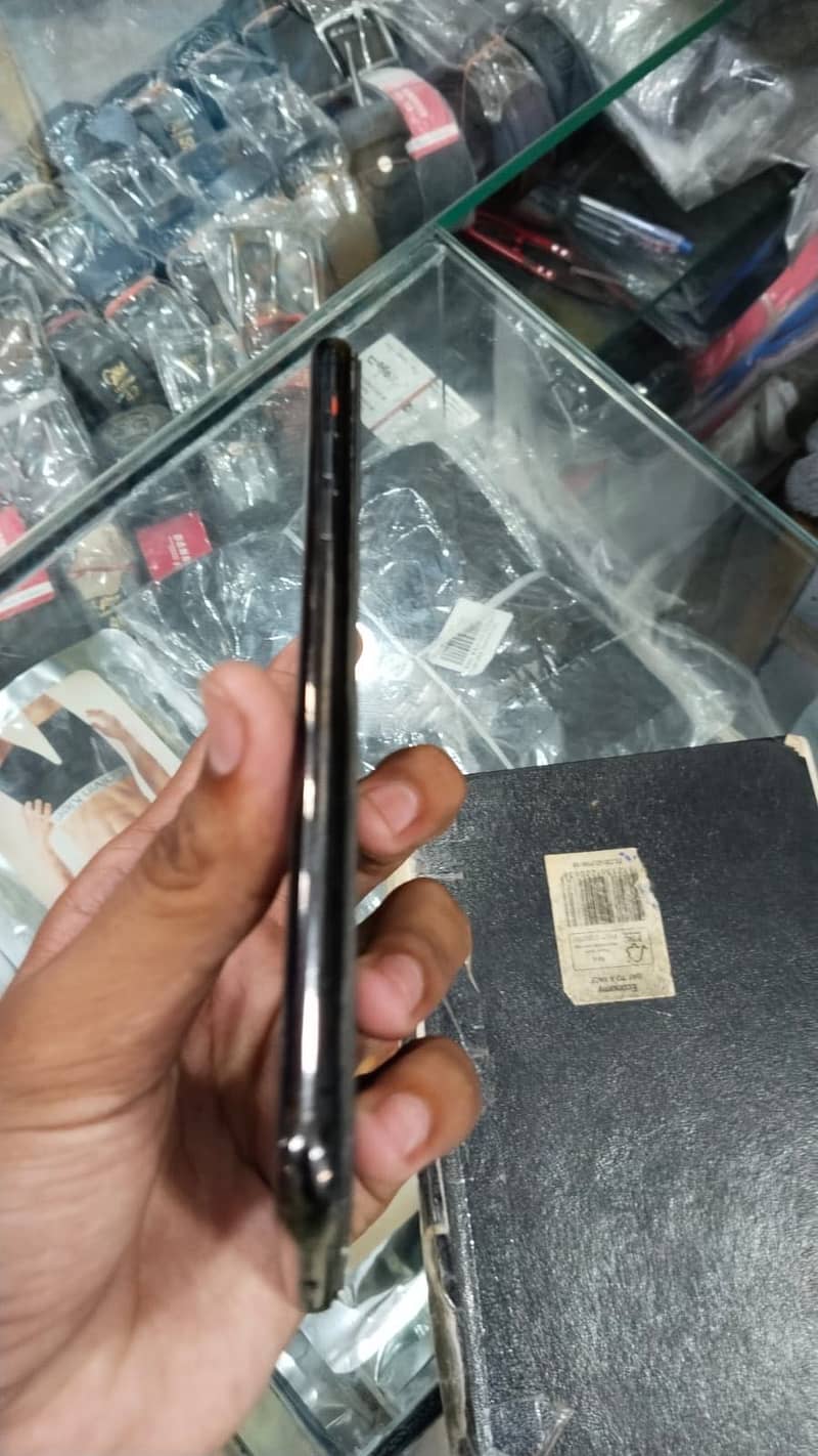 Apple iPhone 11 Pro Max 3