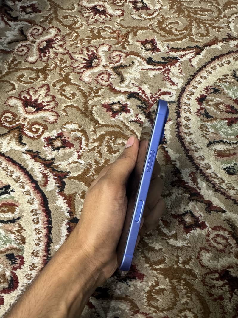 Apple iPhone 16 3
