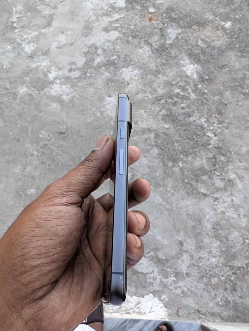 Google Pixel 8 4