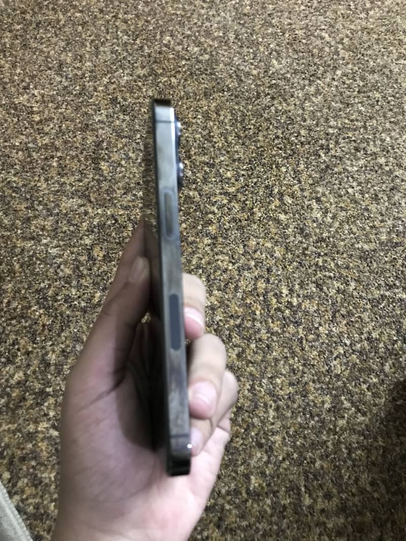Apple iPhone 13 Pro 2