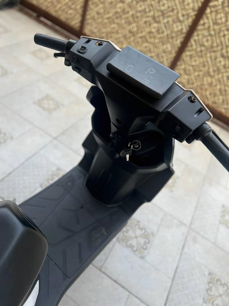 Electric scooty 3