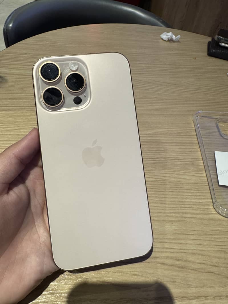 Apple iPhone 16 Pro Max 0