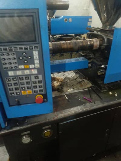 138 ton injection molding machine