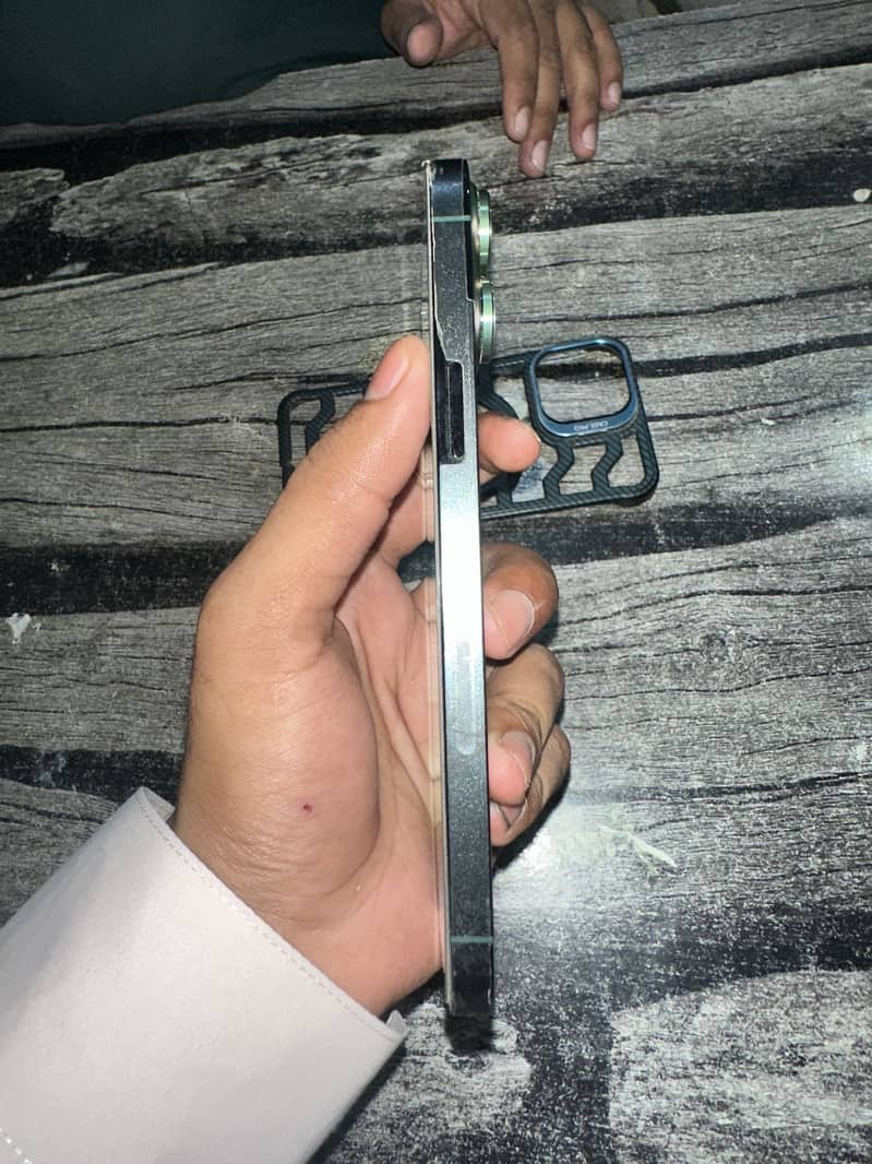 iPhone 13 Pro Max 4