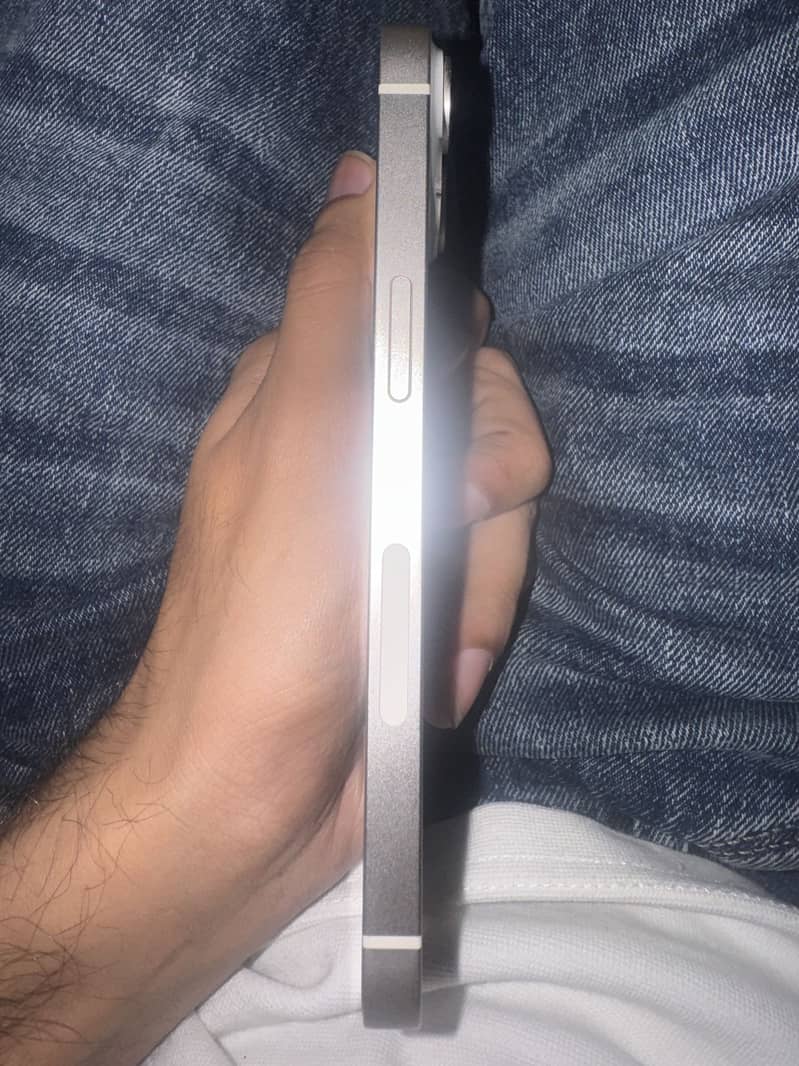 Apple iPhone 14 4