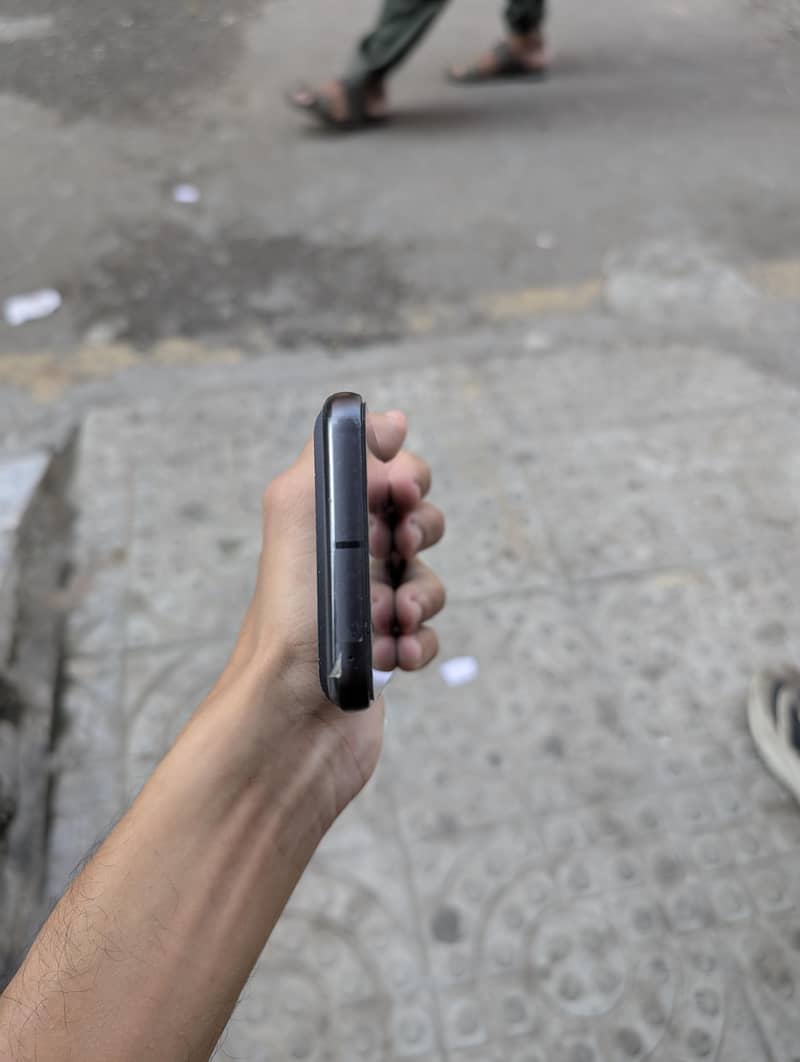 Google Pixel 8 4