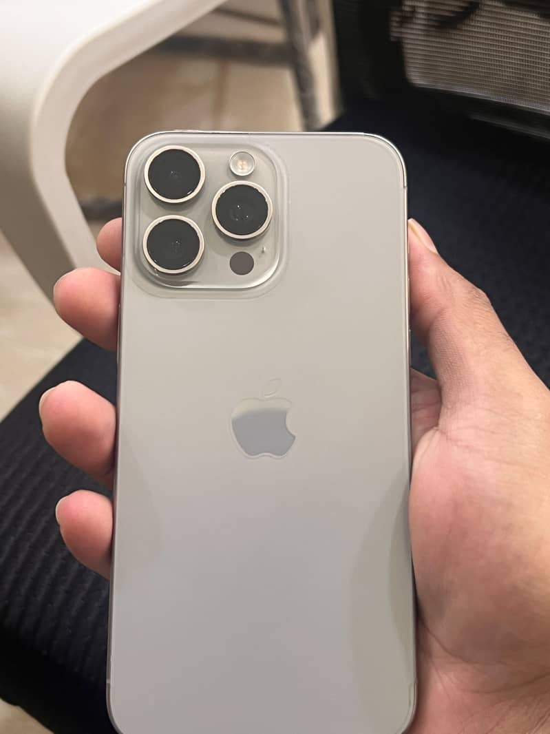 Apple iPhone 15 Pro Max 2