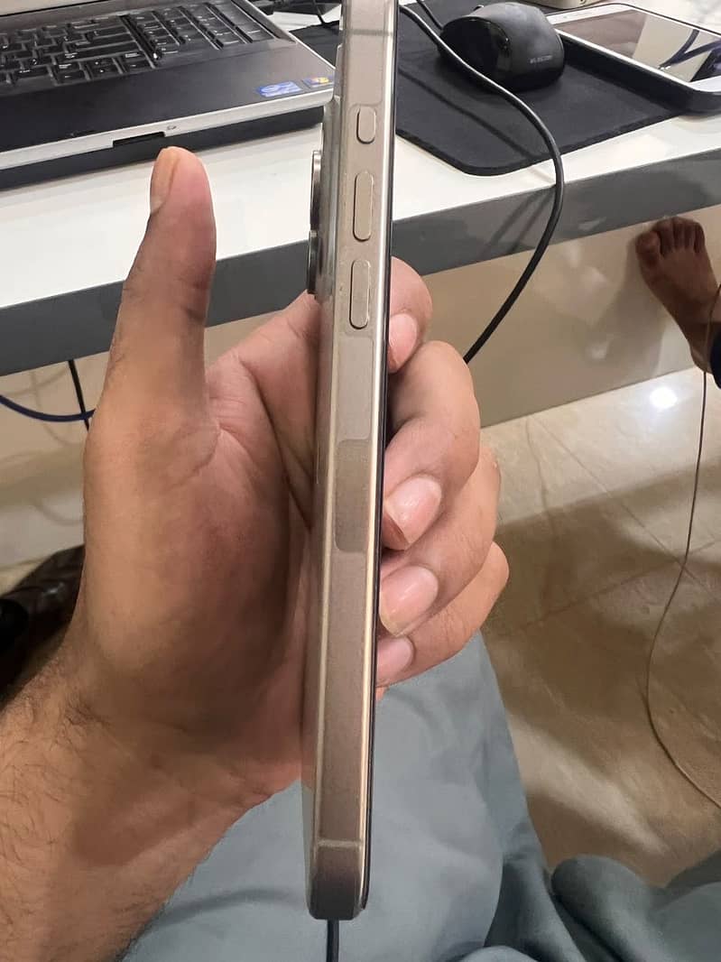Apple iPhone 15 Pro Max 3