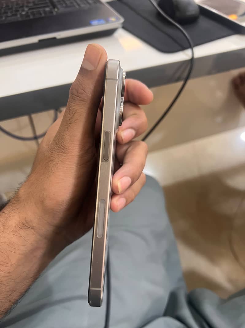 Apple iPhone 15 Pro Max 4