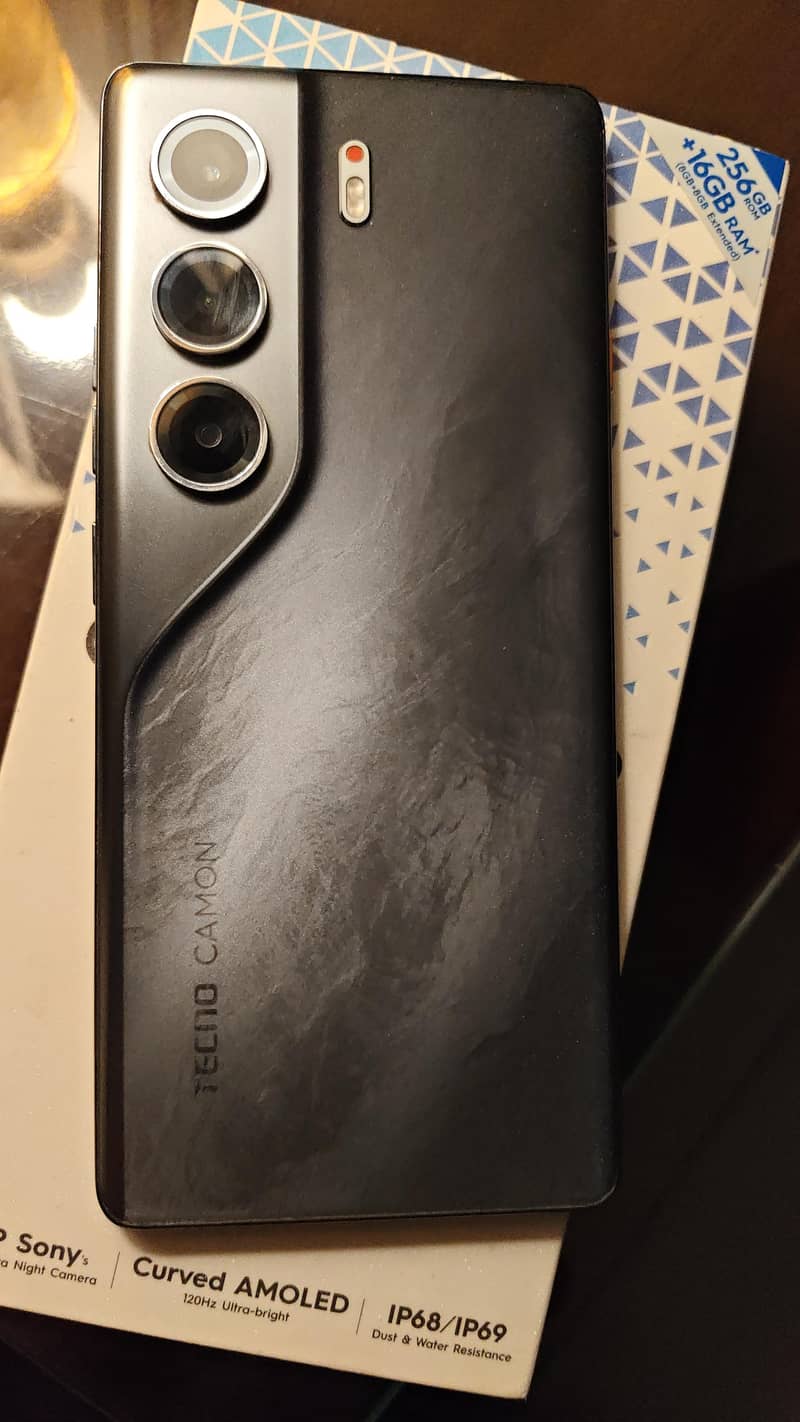 Tecno CAMON 40 Pro 1