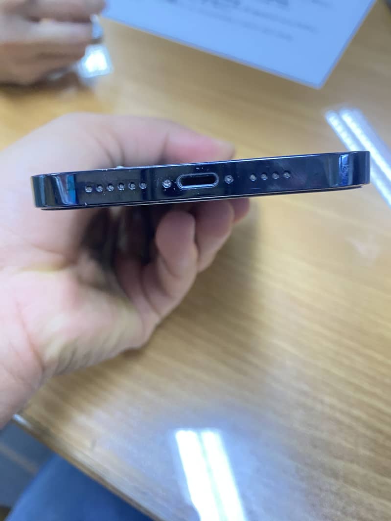 Apple iPhone 12 Pro Max 4