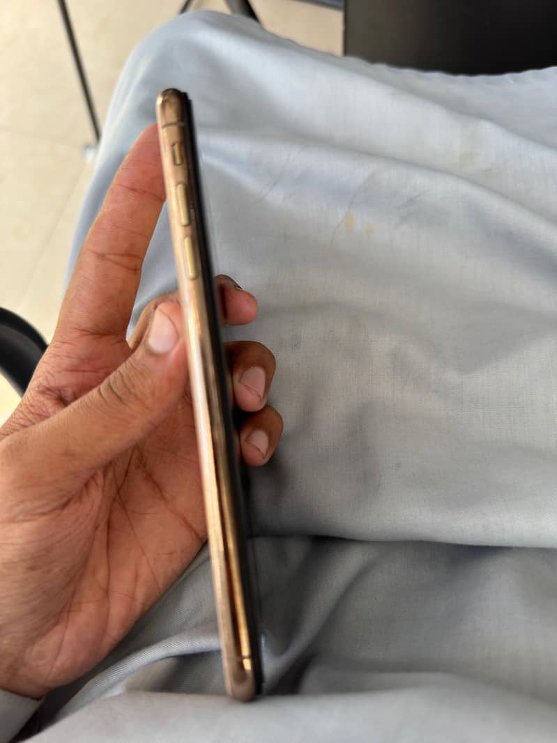 IPHONE XSMAX 4
