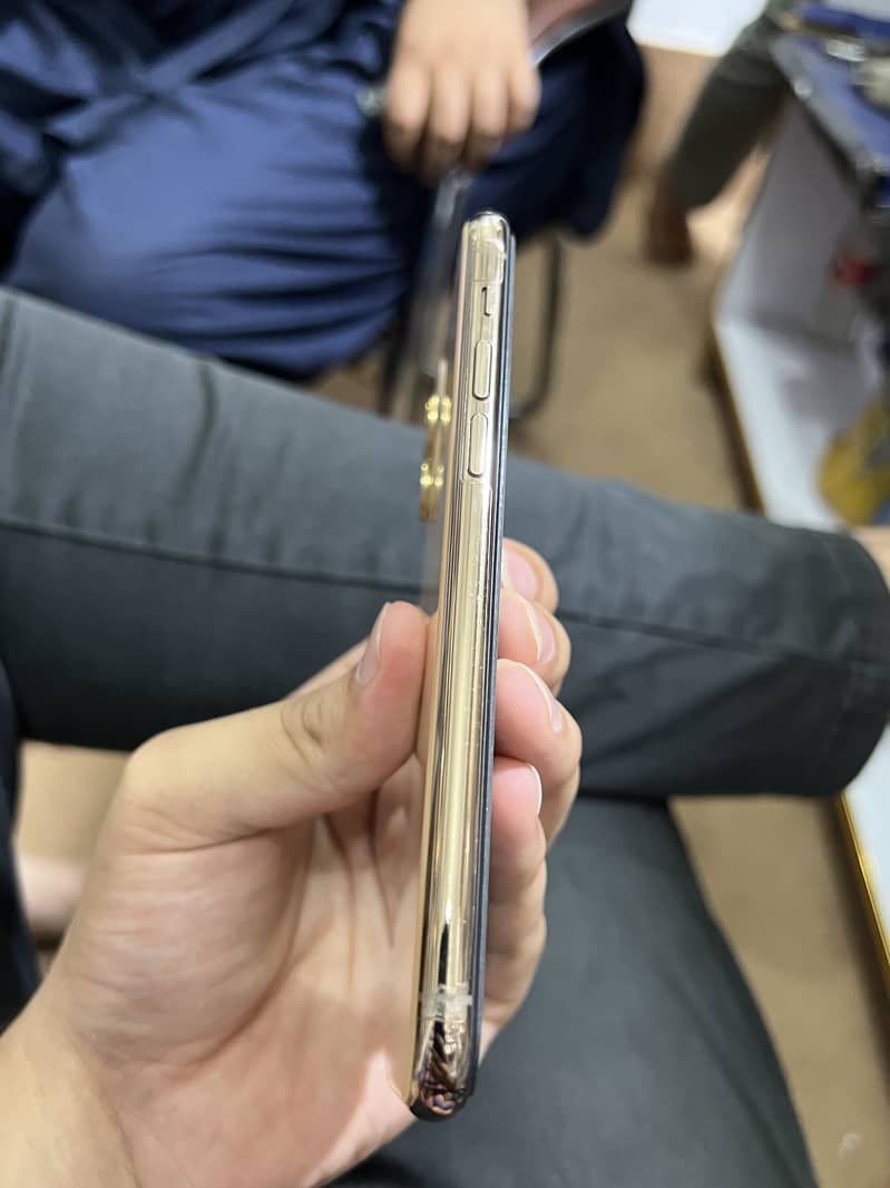 Apple iPhone 11 Pro 1