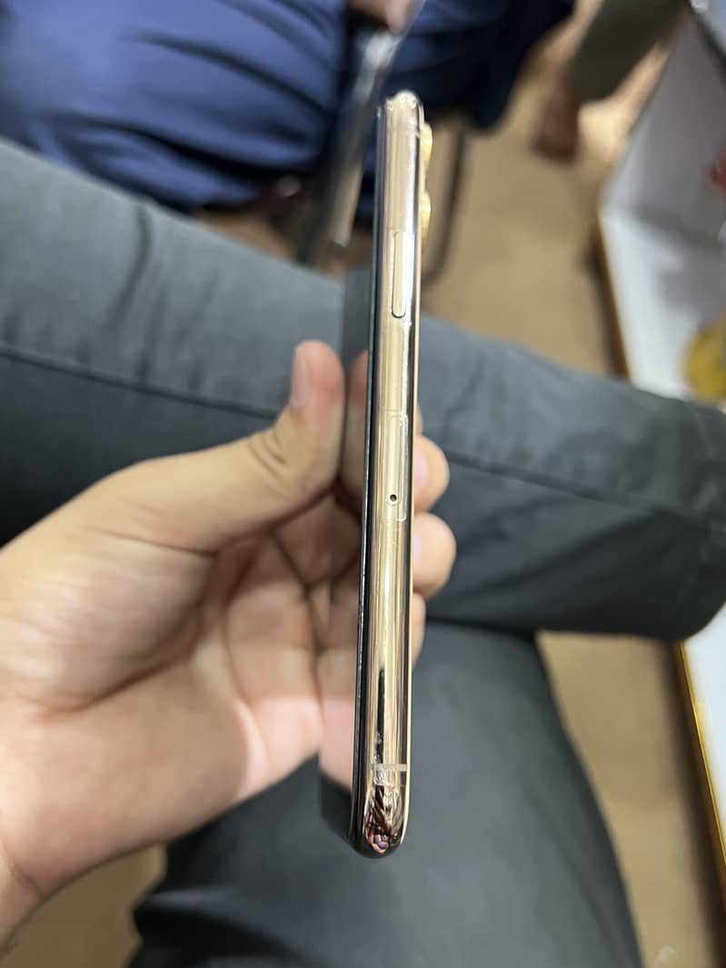Apple iPhone 11 Pro 2