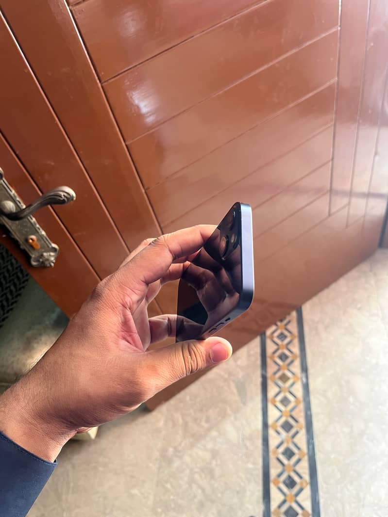 Apple iPhone 13 1