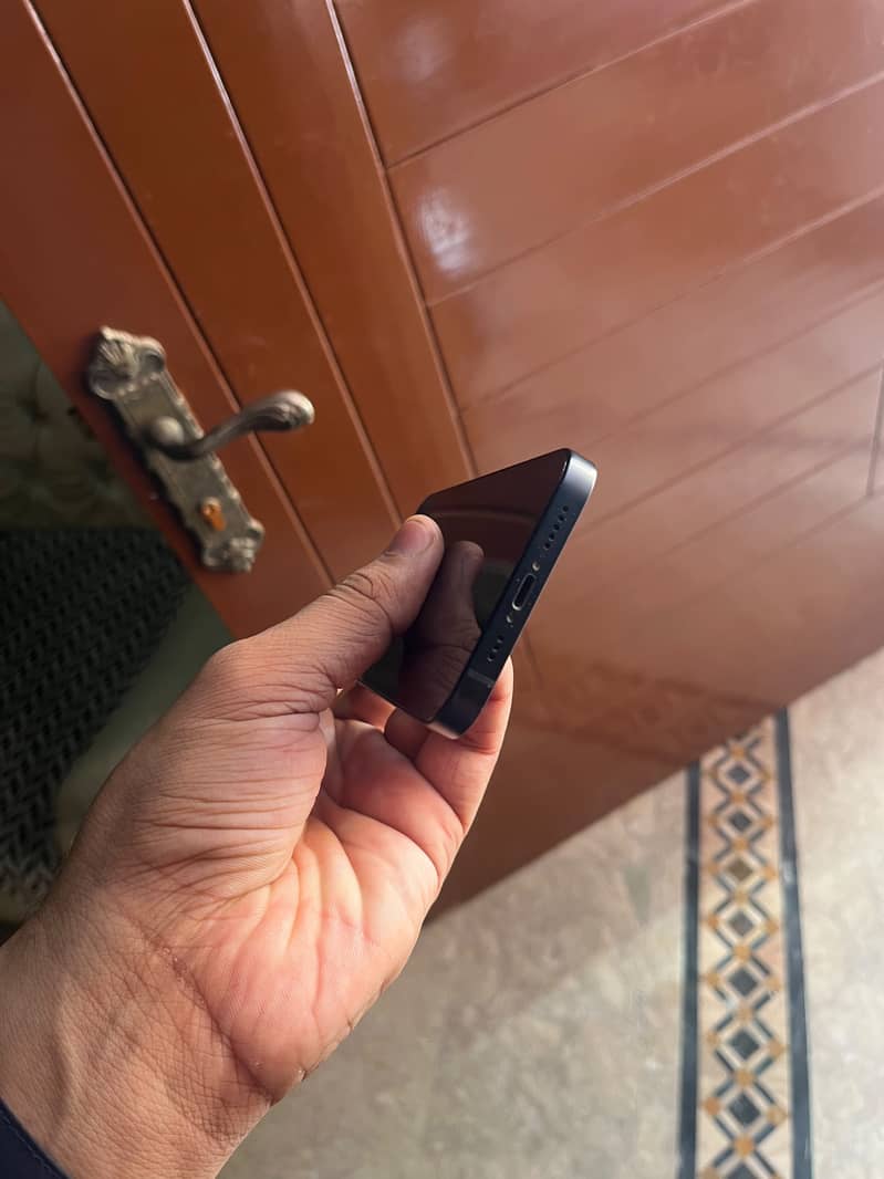 Apple iPhone 13 2