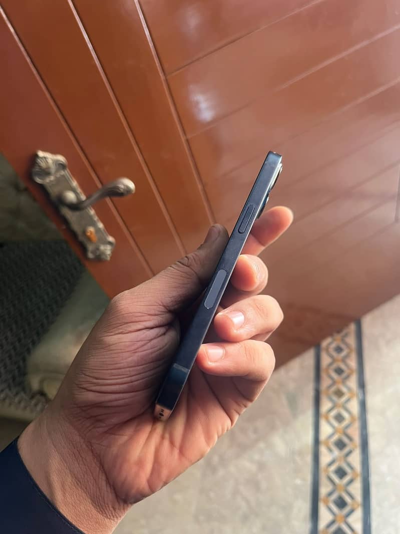 Apple iPhone 13 6