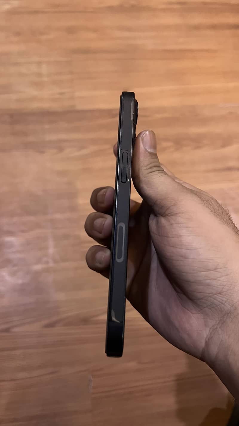 Apple iPhone 13 2