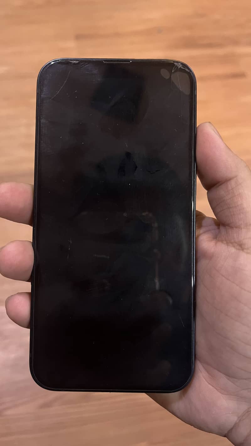 Apple iPhone 13 5