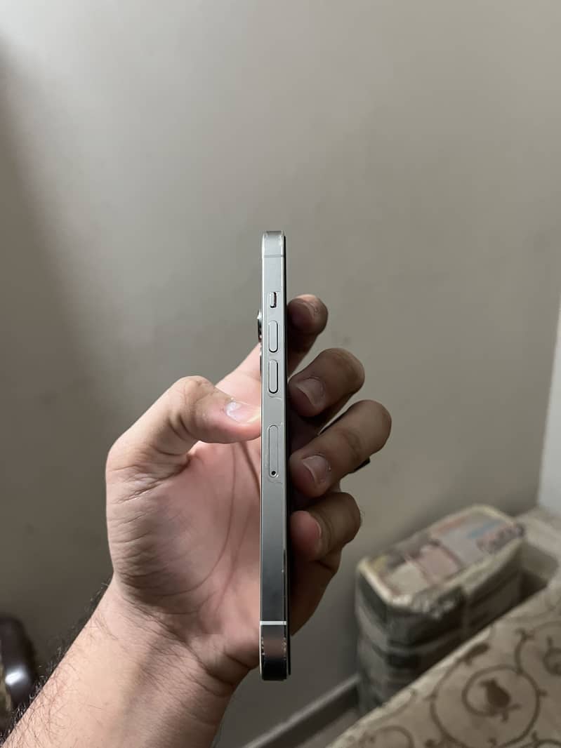 Apple iPhone 13 Pro 2